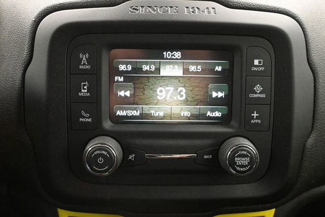 Used 2017 Jeep Renegade Latitude w/ Popular Equipment Group FWD image 18