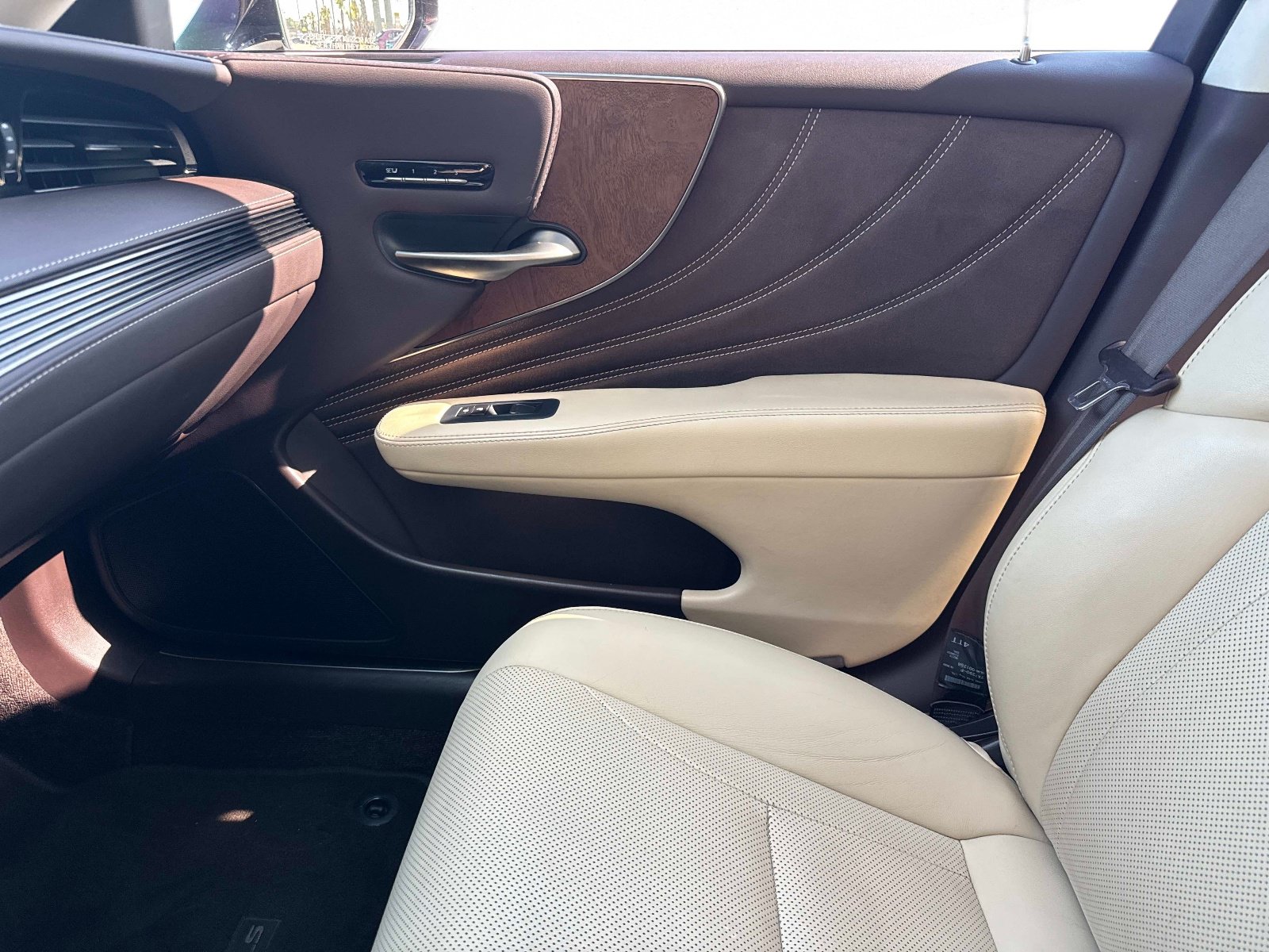Used 2020 Lexus LS 500 w/ Accessory Package (Z1) RWD image 22