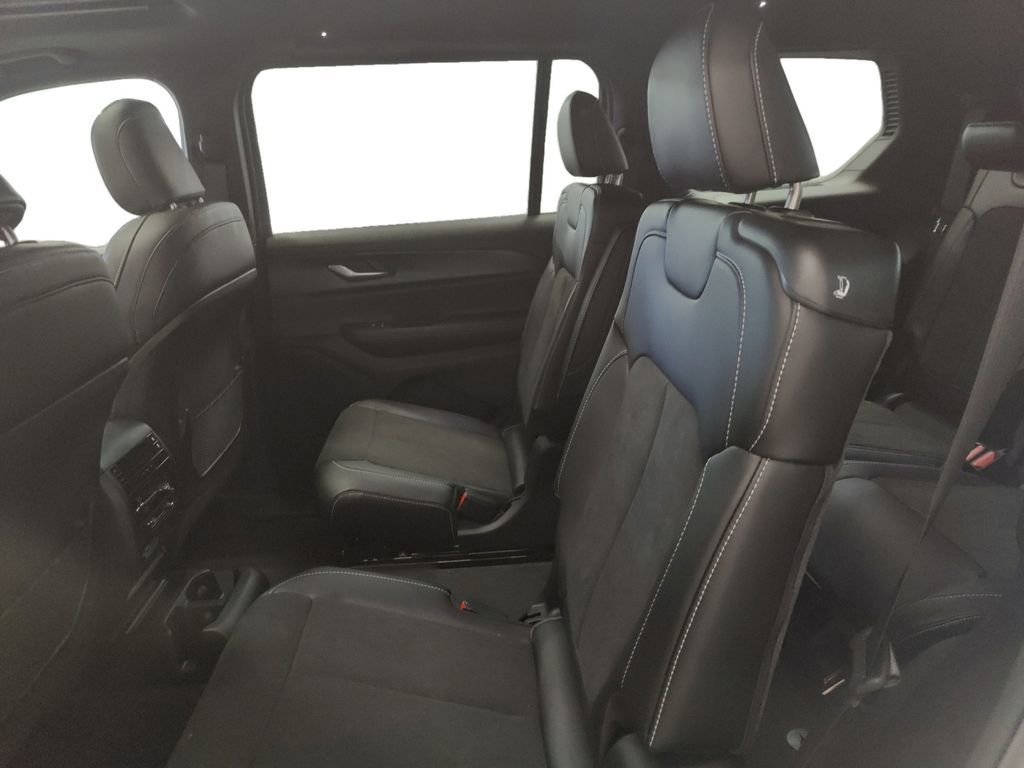 New 2025 Jeep Grand Cherokee L Altitude image 15