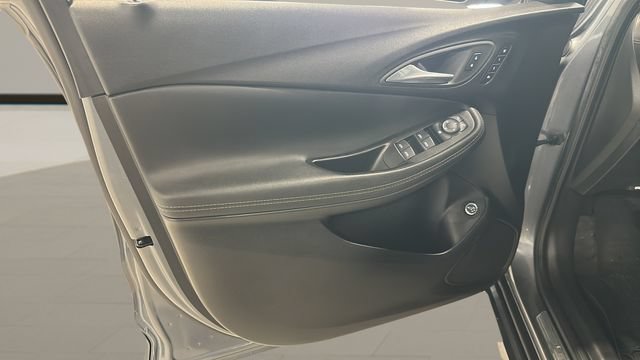 Used 2022 Buick Encore GX Essence w/ Advanced Technology Package FWD image 8