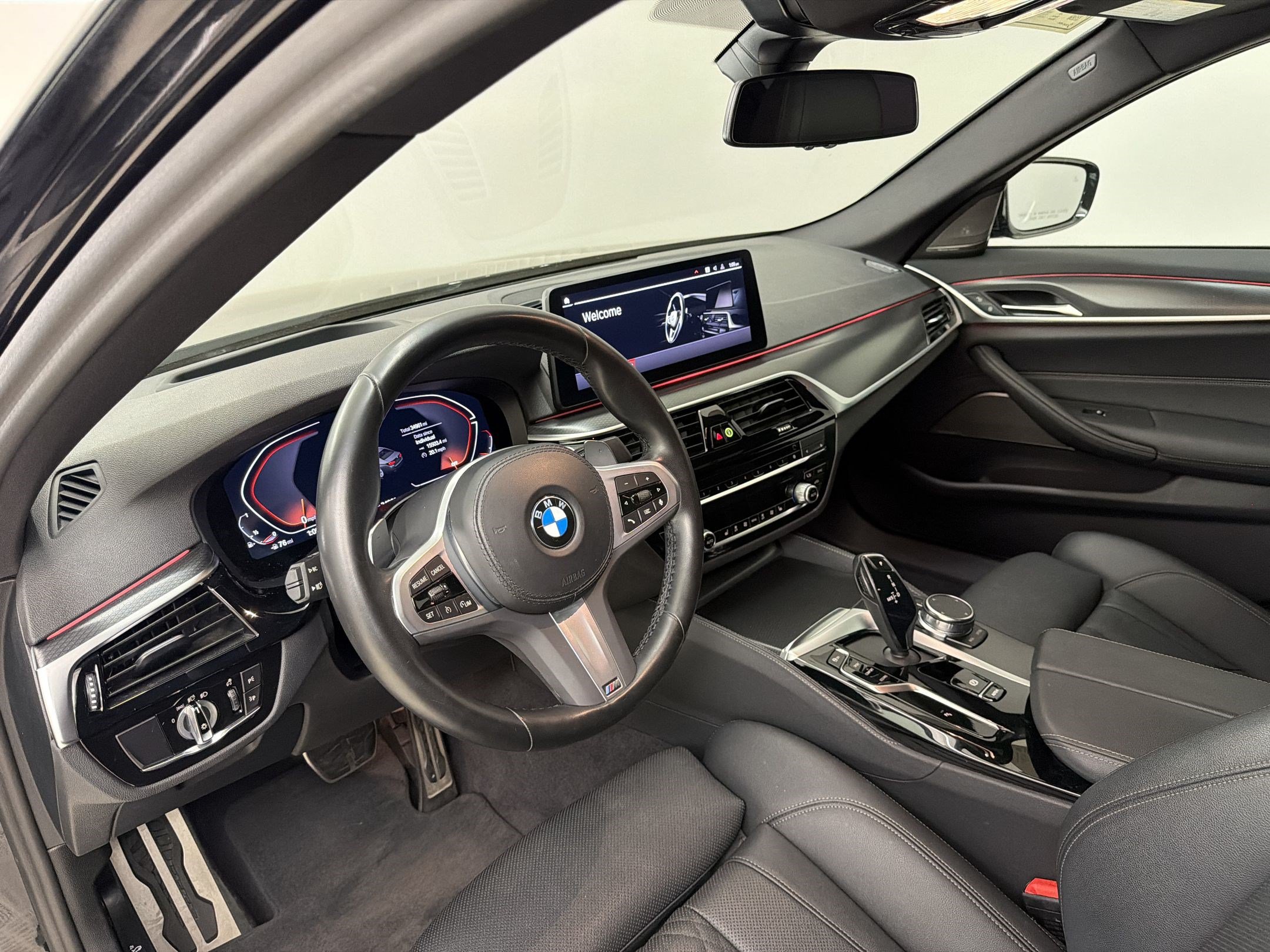Used 2023 BMW 540i w/ M Sport Package RWD image 4