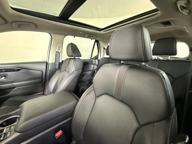Used 2025 Honda Pilot Touring image 10