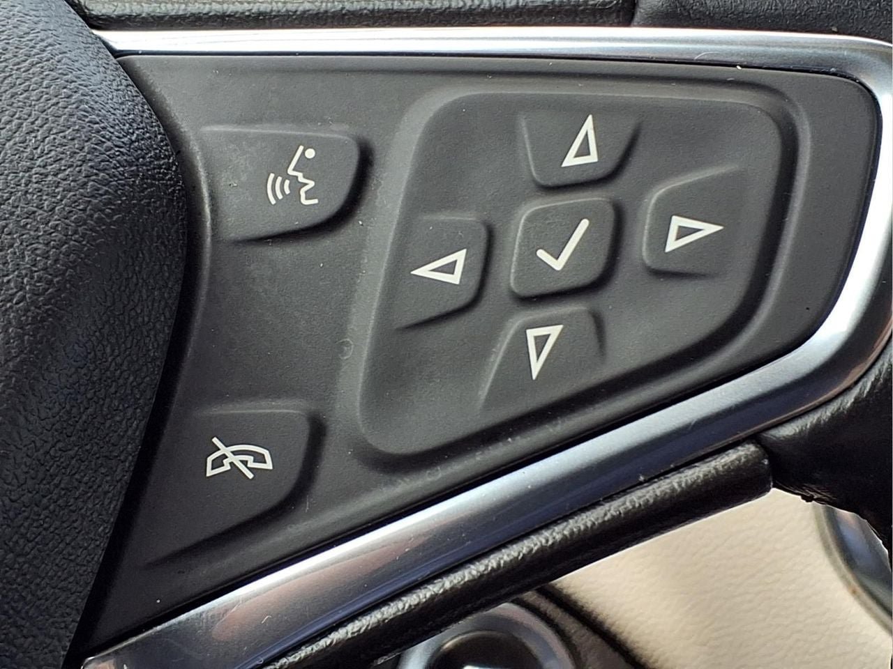 Used 2021 Chevrolet Equinox LT AWD/4WD image 24