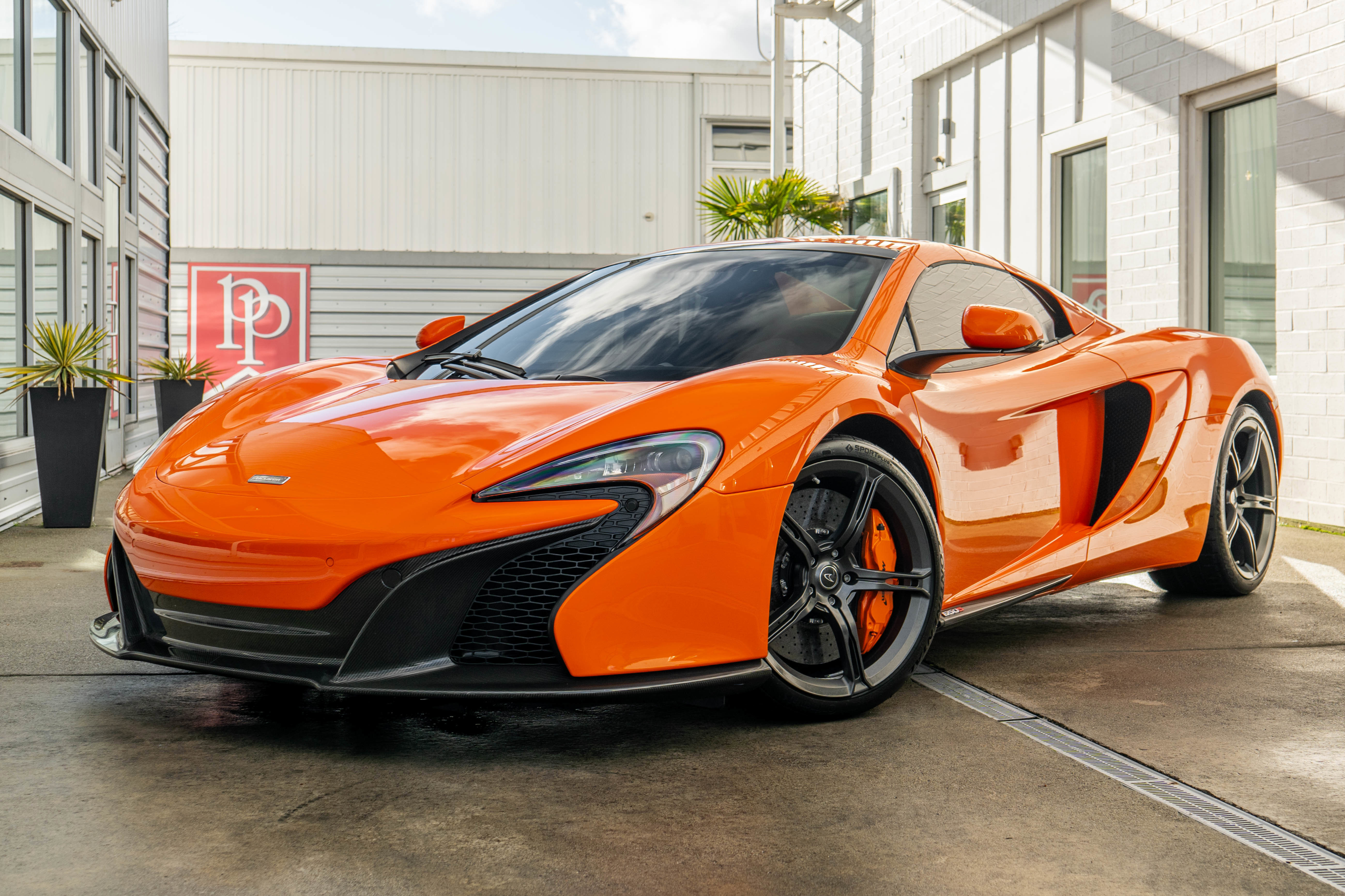 Used 2015 McLaren 650S Spider image 4