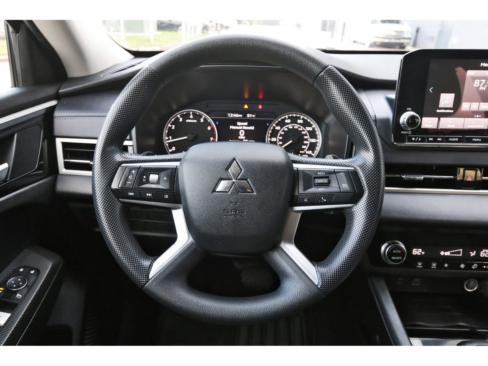 Used 2024 Mitsubishi Outlander ES image 15