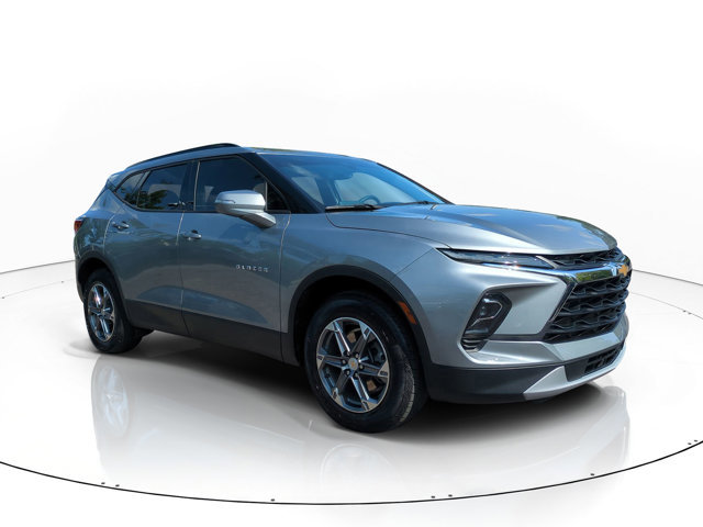 Used 2023 Chevrolet Blazer LT image 2