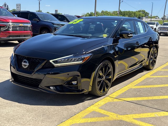 Used 2023 Nissan Maxima SR w/ Sport Mat Group FWD image 10