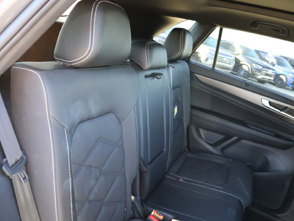 Certified 2024 Volkswagen Atlas Cross Sport SE w/ Panoramic Sunroof Package AWD/4WD image 34
