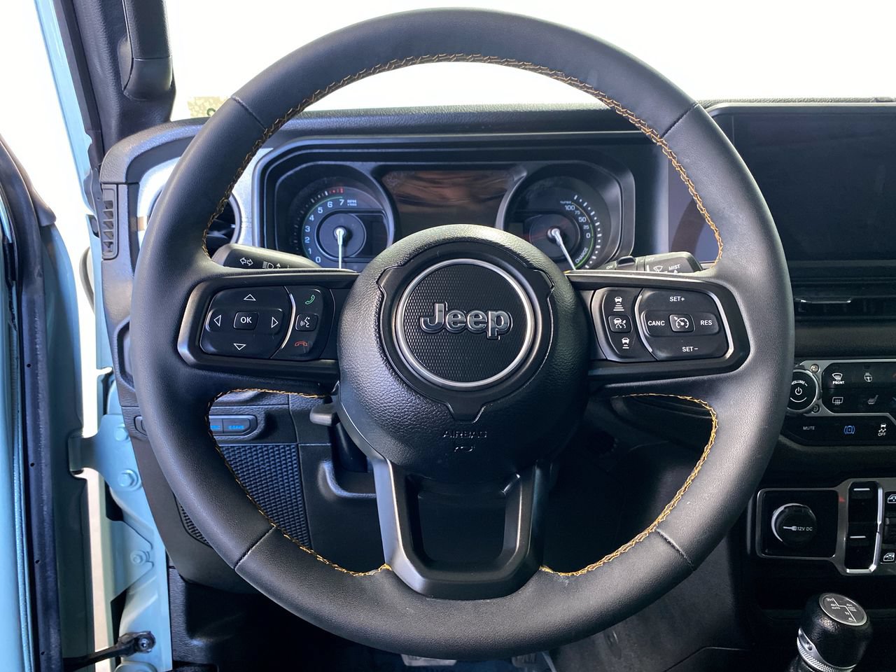 Used 2024 Jeep Wrangler Unlimited w/ Convenience Group AWD/4WD image 21