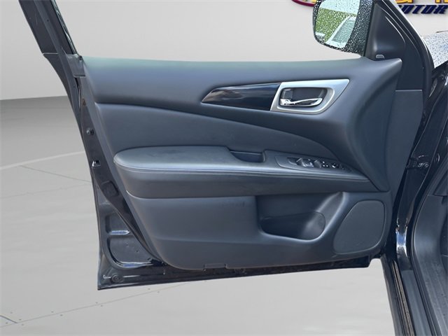 Used 2020 Nissan Pathfinder SV image 5