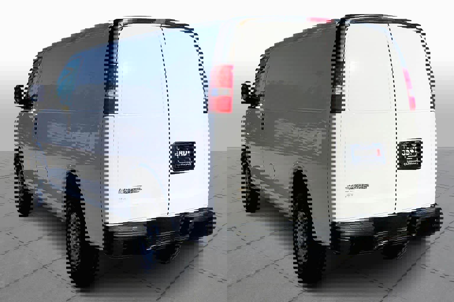 Used 2021 Chevrolet Express 2500 w/ Driver Convenience Package image 9