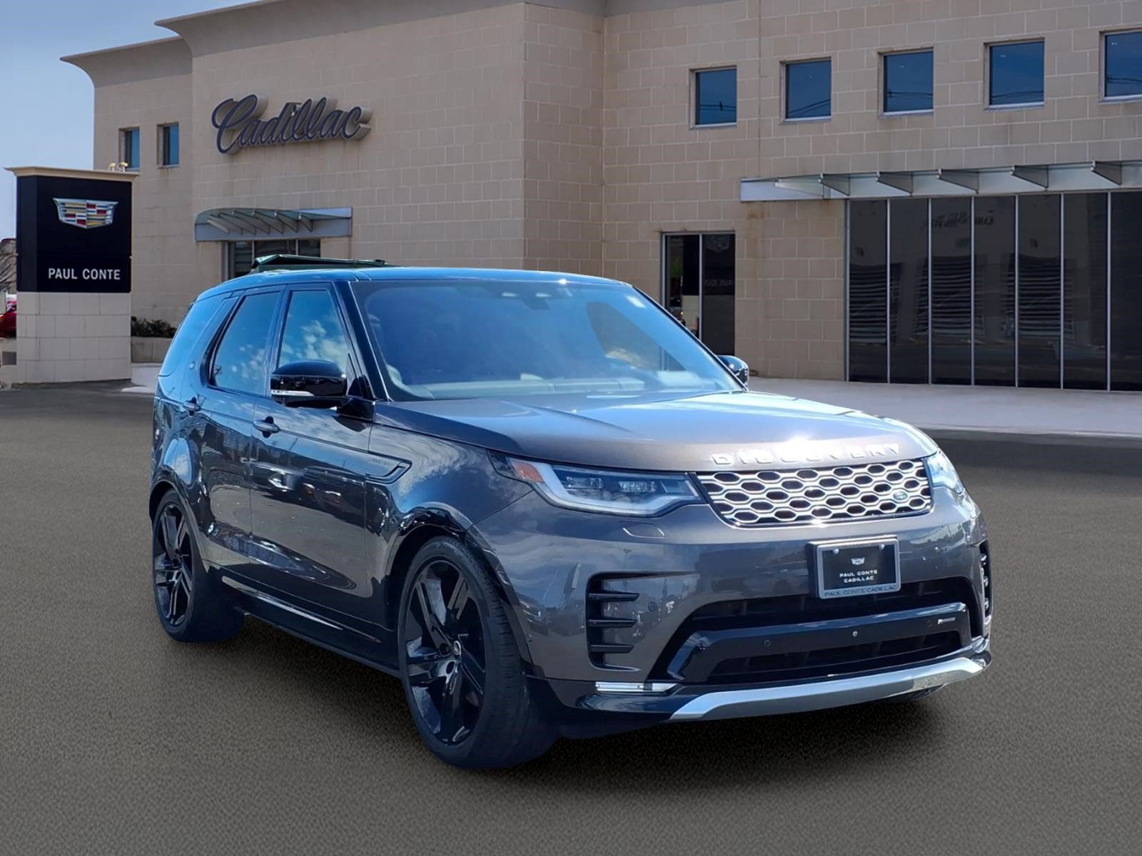 Used 2023 Land Rover Discovery Metropolitan Edition AWD/4WD image 3