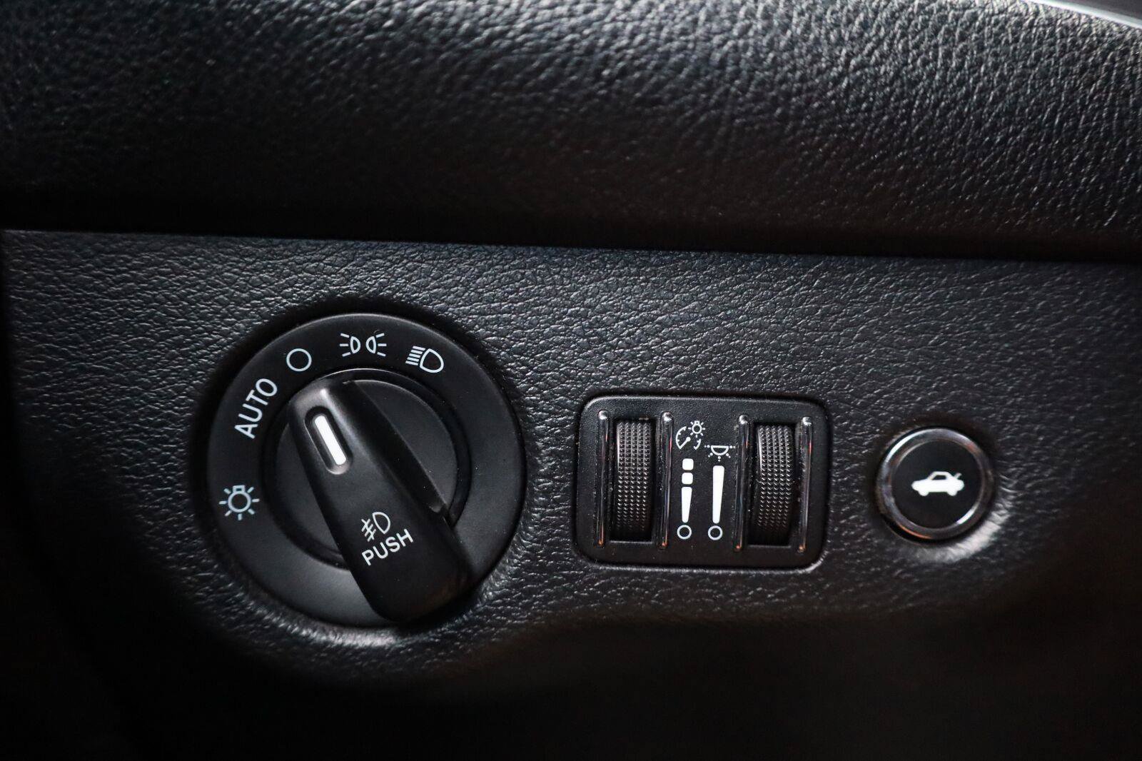 Used 2017 Dodge Challenger R/T RWD image 30