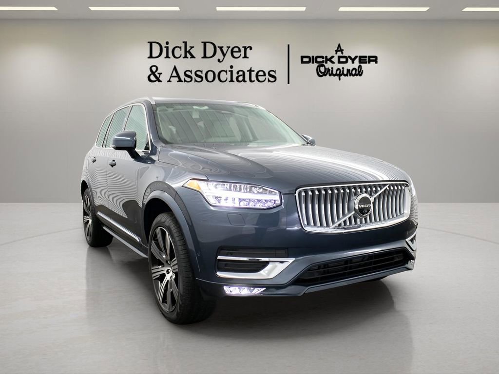 Certified 2025 Volvo XC90 B6 Plus w/ Protection Package Premier image 11