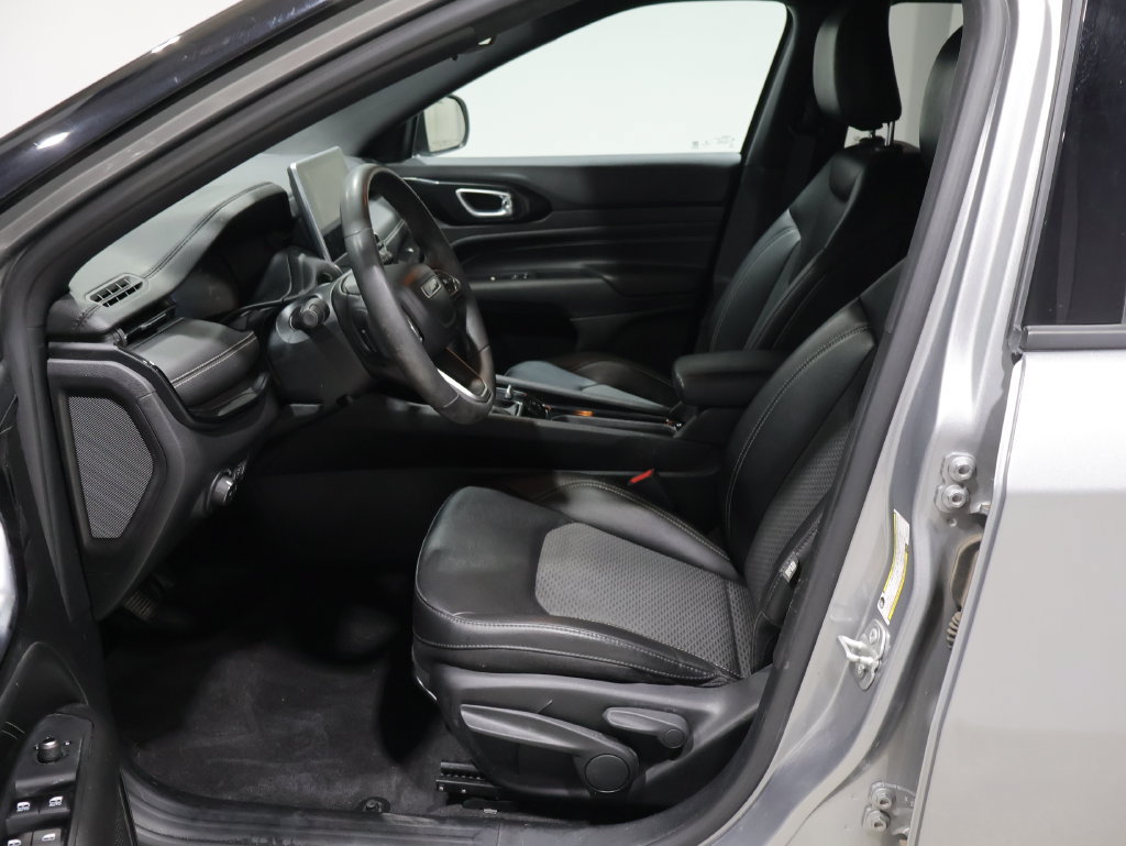 Used 2023 Jeep Compass Latitude AWD/4WD image 9