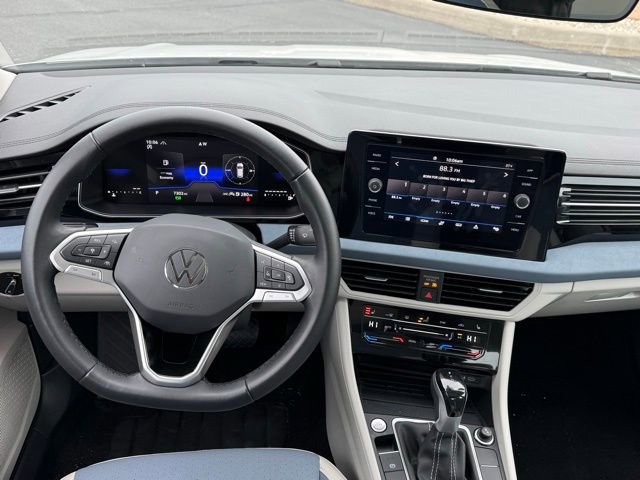 Used 2025 Volkswagen Jetta SE image 15