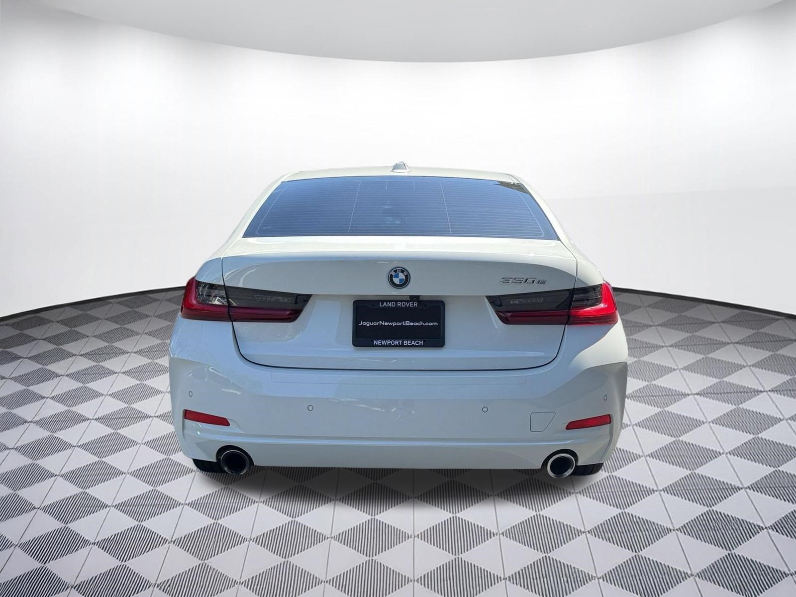 Used 2024 BMW 330e w/ Premium Package RWD image 10