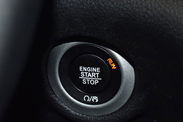 Used 2025 Chrysler Pacifica Limited image 25