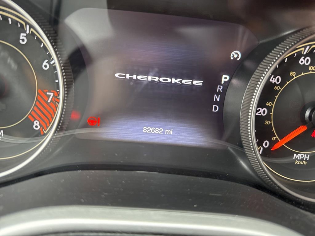 Used 2015 Jeep Cherokee Trailhawk w/ Cold Weather Group AWD/4WD image 12