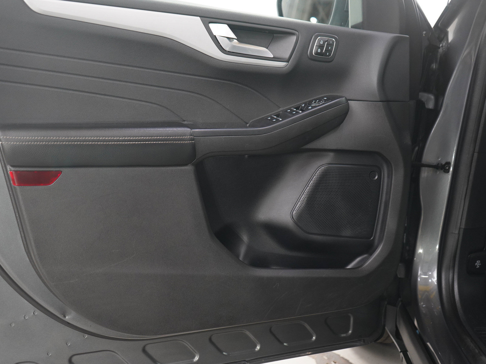 Used 2023 Ford Escape Platinum AWD/4WD image 19