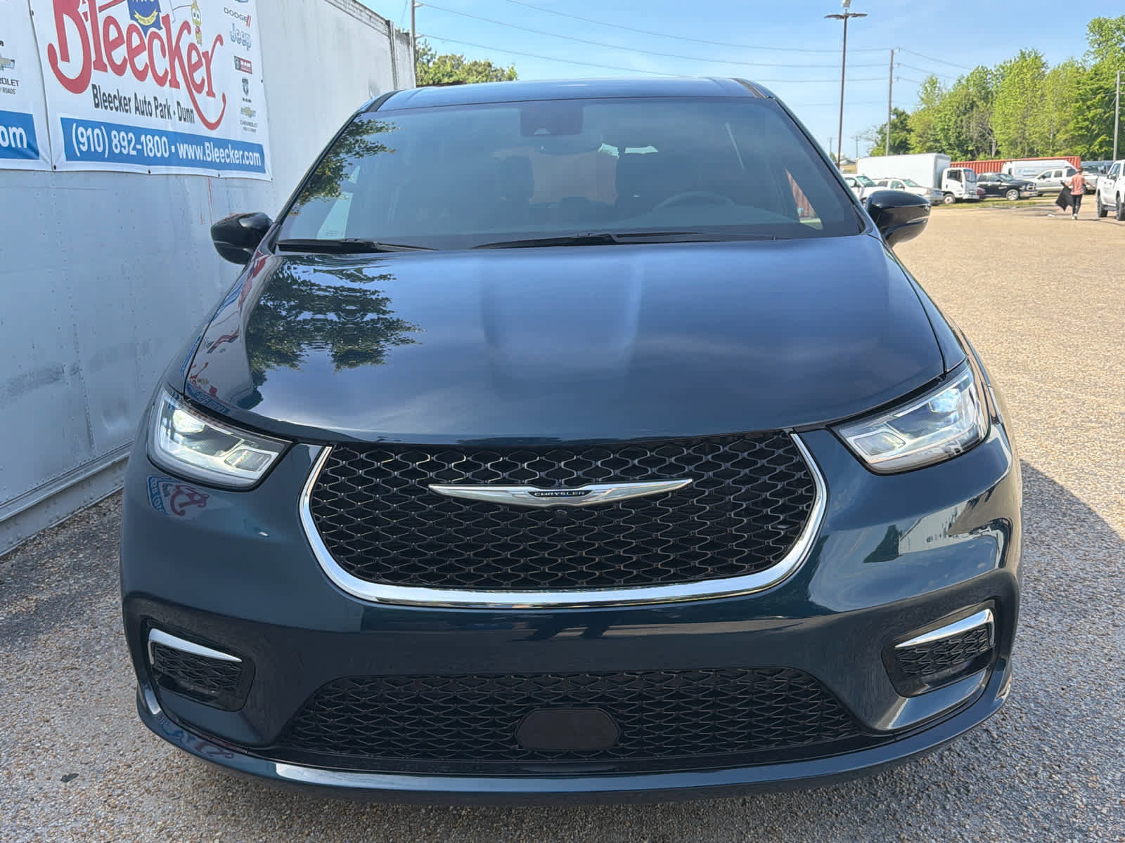 Used 2025 Chrysler Pacifica Select FWD image 5