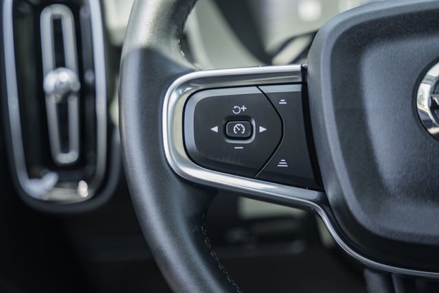 Used 2025 Volvo XC40 B5 Plus AWD/4WD image 33