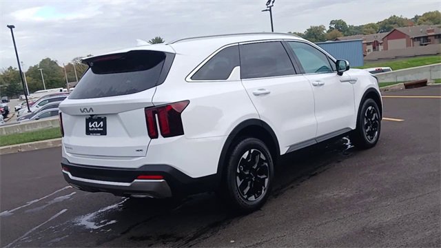 New 2026 Kia Sorento S image 2