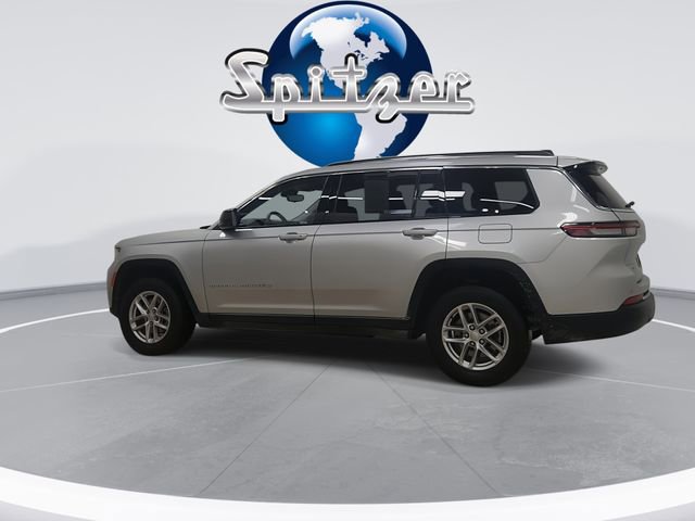 Used 2023 Jeep Grand Cherokee L Laredo image 3
