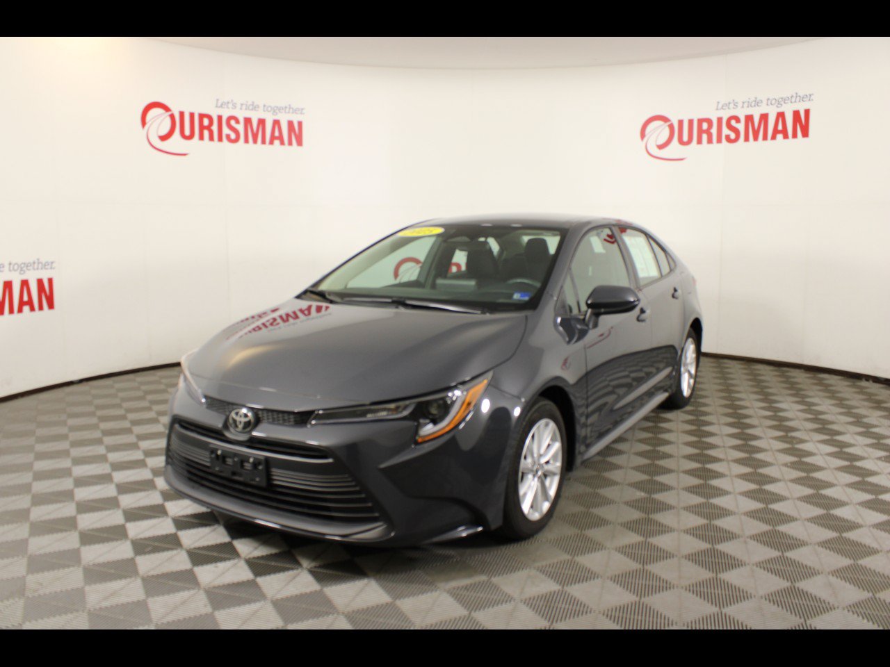 Used 2025 Toyota Corolla LE w/ LE Premium Package FWD image 2