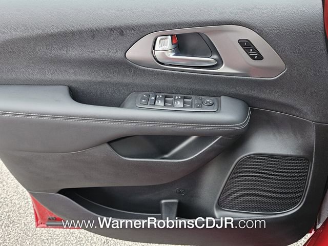 New 2026 Chrysler Pacifica Select image 29
