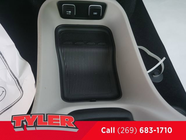 Used 2020 Chrysler Pacifica Touring w/ Cold Weather Group FWD image 34