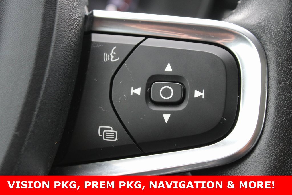 Used 2019 Volvo XC40 T5 Momentum image 12