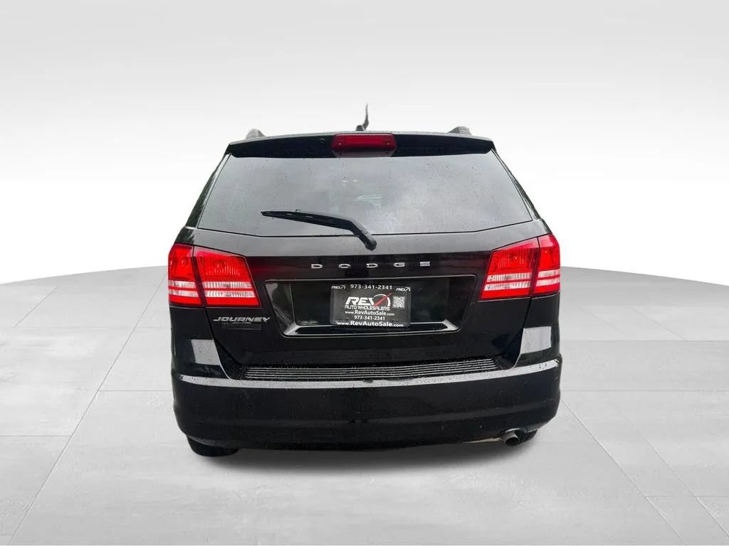 Used 2018 Dodge Journey SE w/ Connectivity Group FWD image 6