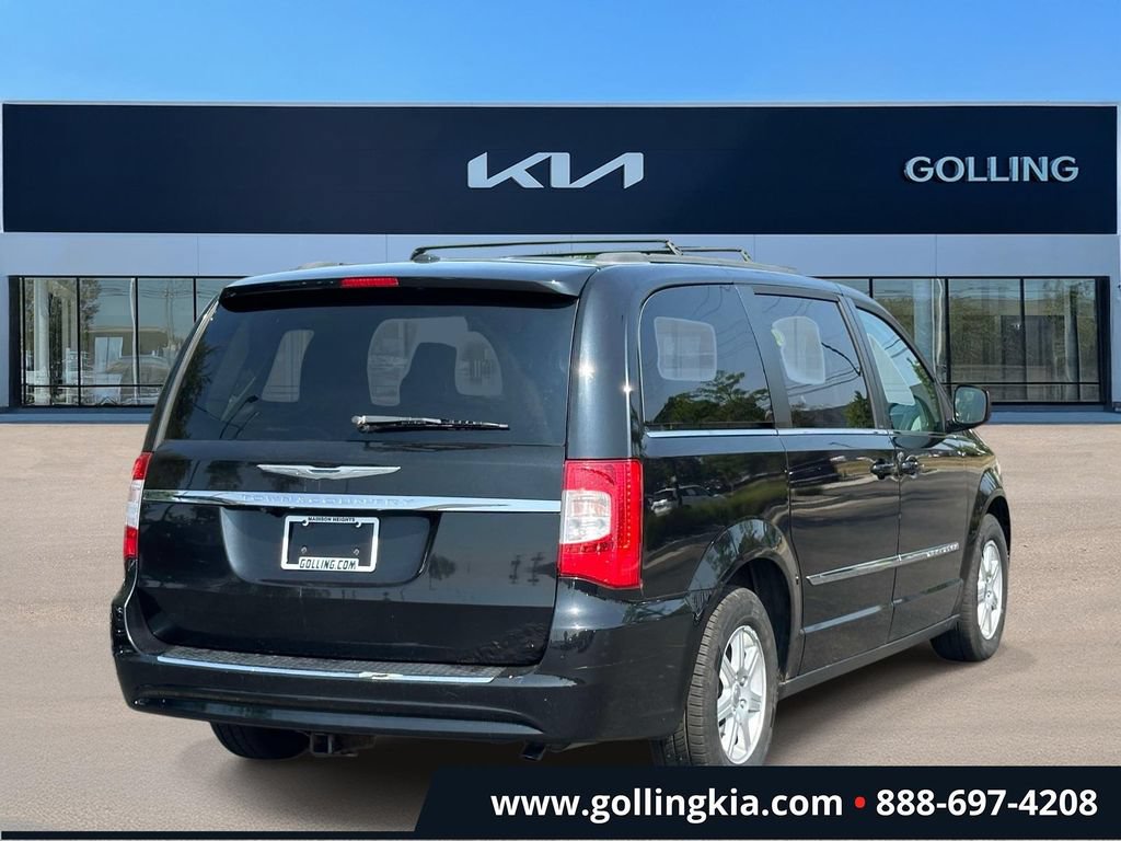 Used 2012 Chrysler Town & Country Touring FWD image 3