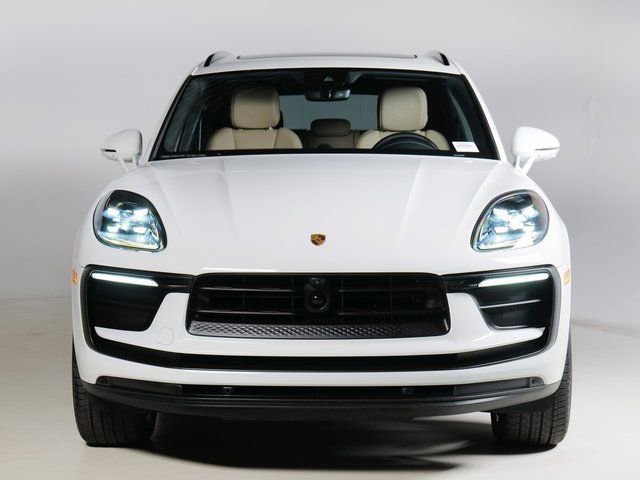 Certified 2026 Porsche Macan AWD/4WD image 6