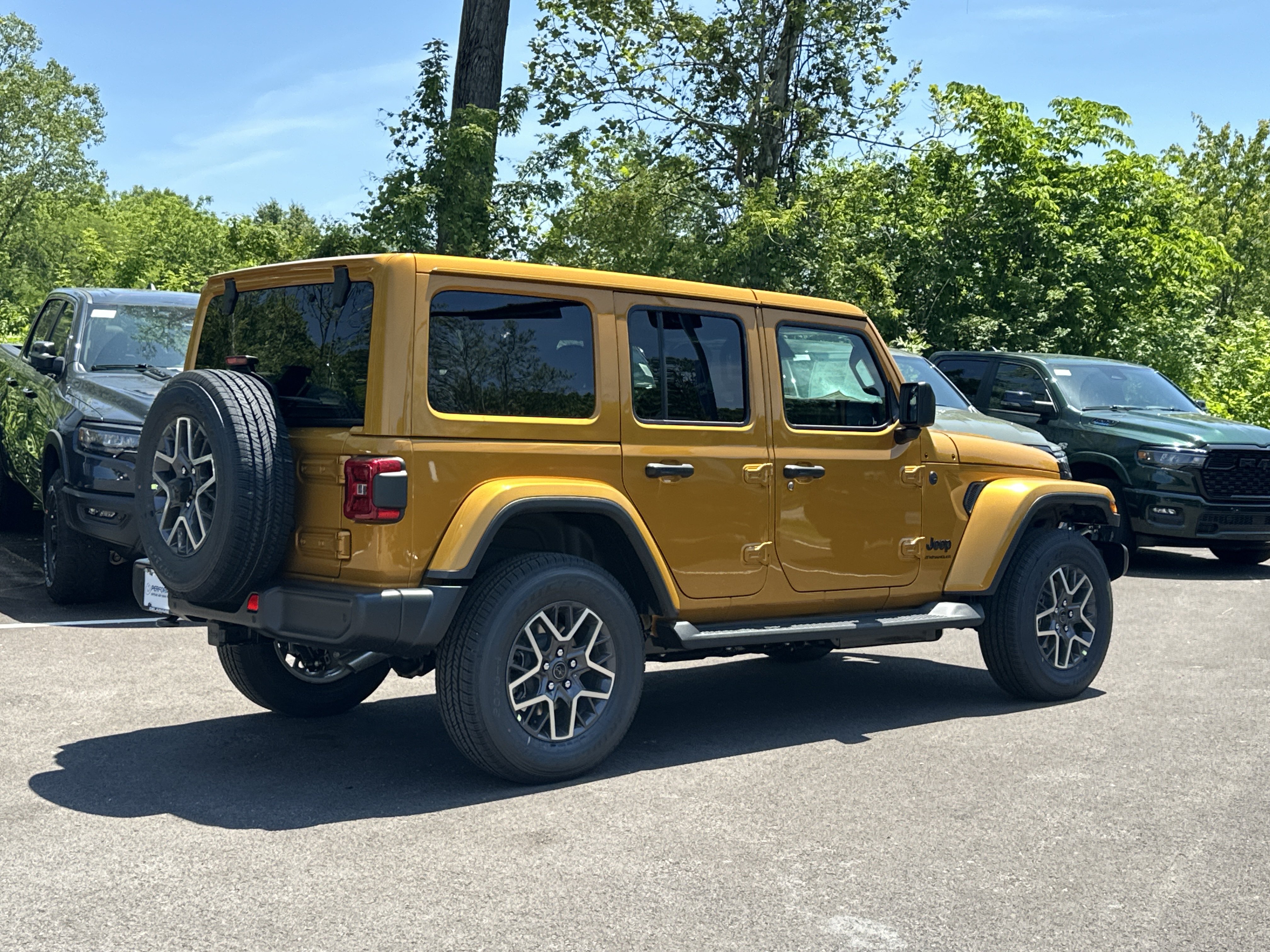 New 2026 Jeep Wrangler Unlimited Sahara w/ Safety Group AWD/4WD image 17