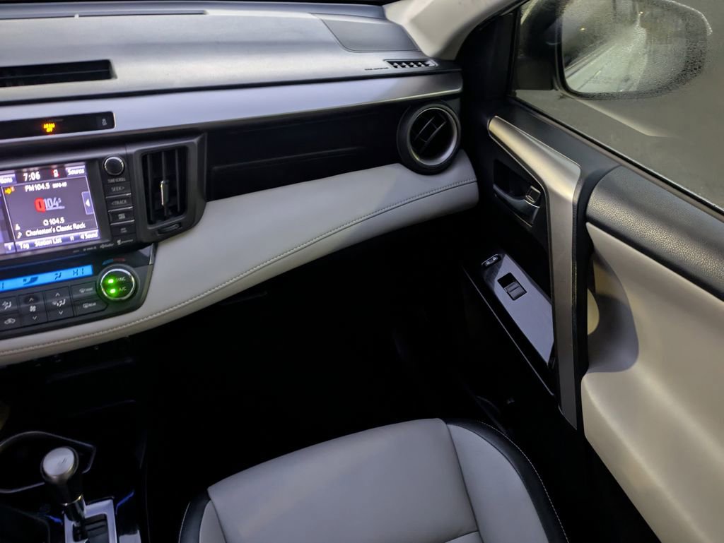 Used 2016 Toyota RAV4 Limited image 18