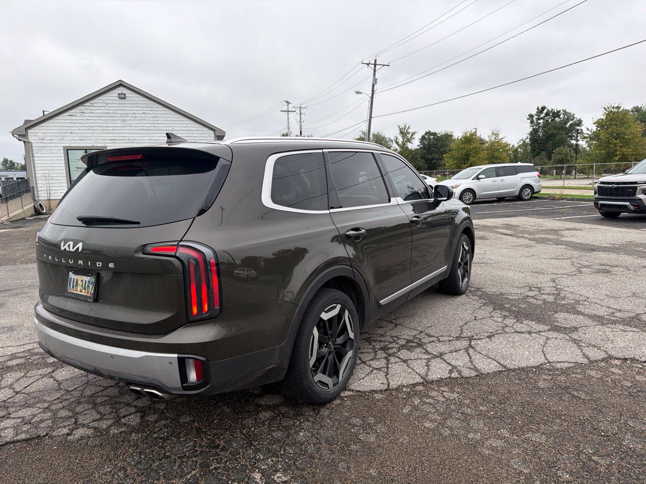 Used 2023 Kia Telluride EX w/ EX Captain's Chair Package FWD image 8