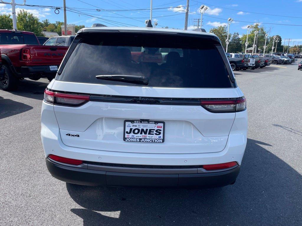New 2027 Jeep Grand Cherokee Altitude AWD/4WD image 6