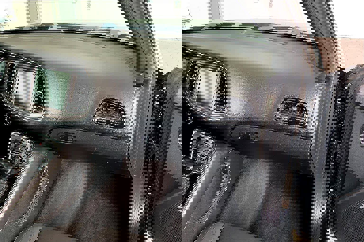 Used 2015 Dodge Challenger SXT w/ Sound Group image 17