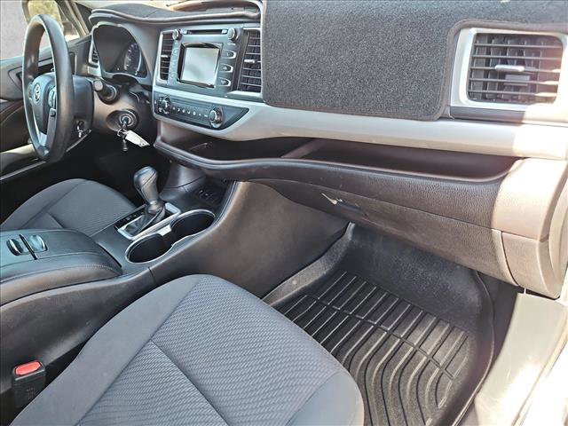 Used 2019 Toyota Highlander LE w/ Carpet Mat Package (TMS) image 23