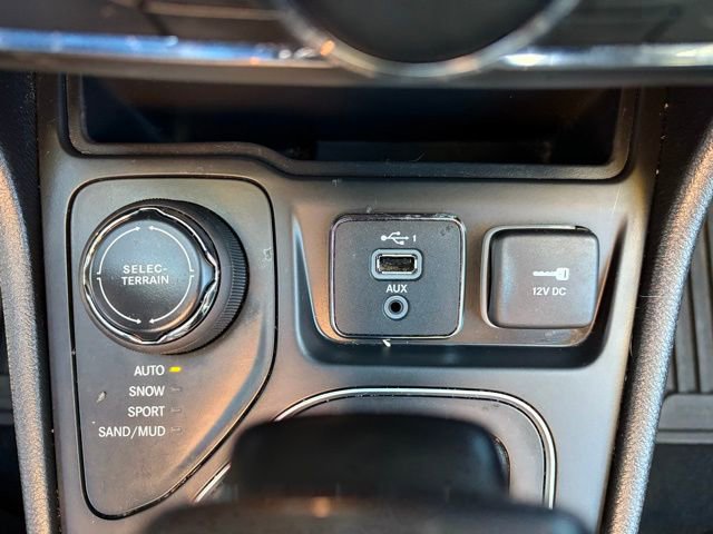 Used 2020 Jeep Cherokee Latitude Plus w/ Cold Weather Group image 20