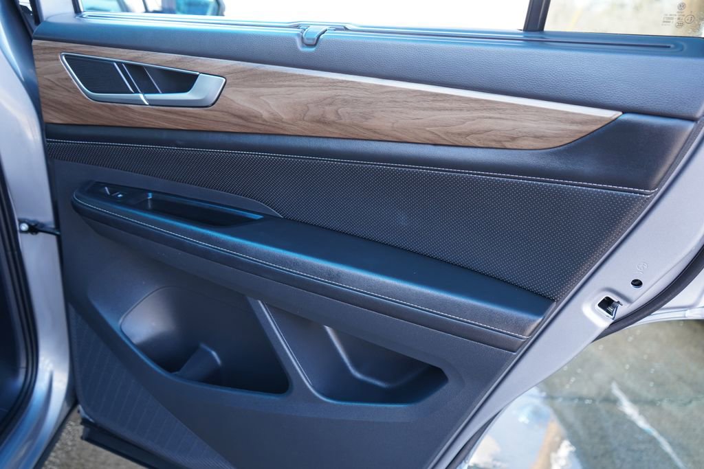 Used 2025 Volkswagen Atlas SE image 21