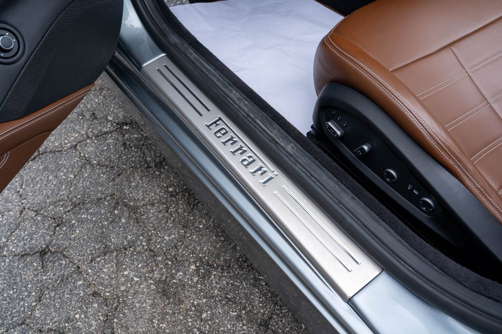 Used 2017 Ferrari California T image 29