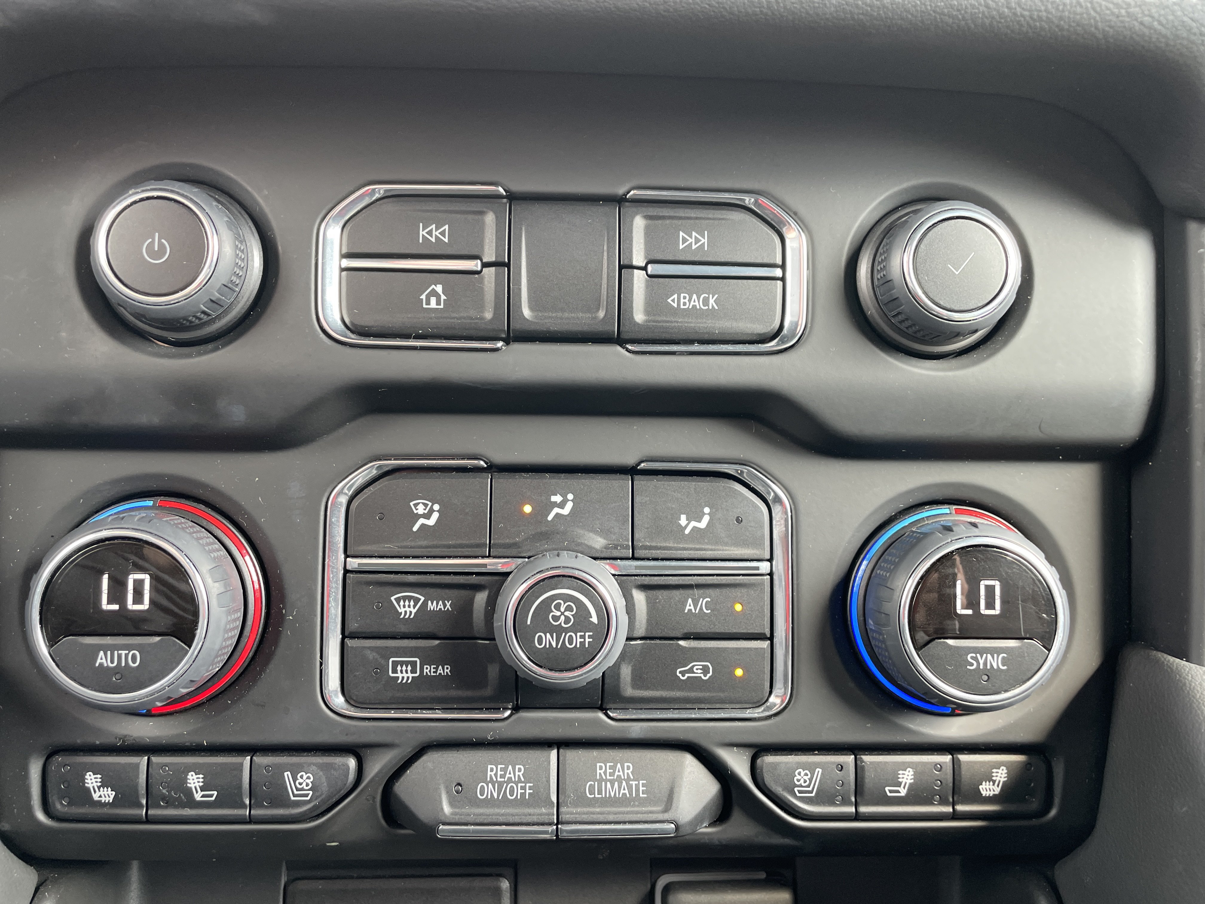 Used 2023 Chevrolet Suburban High Country AWD/4WD image 41