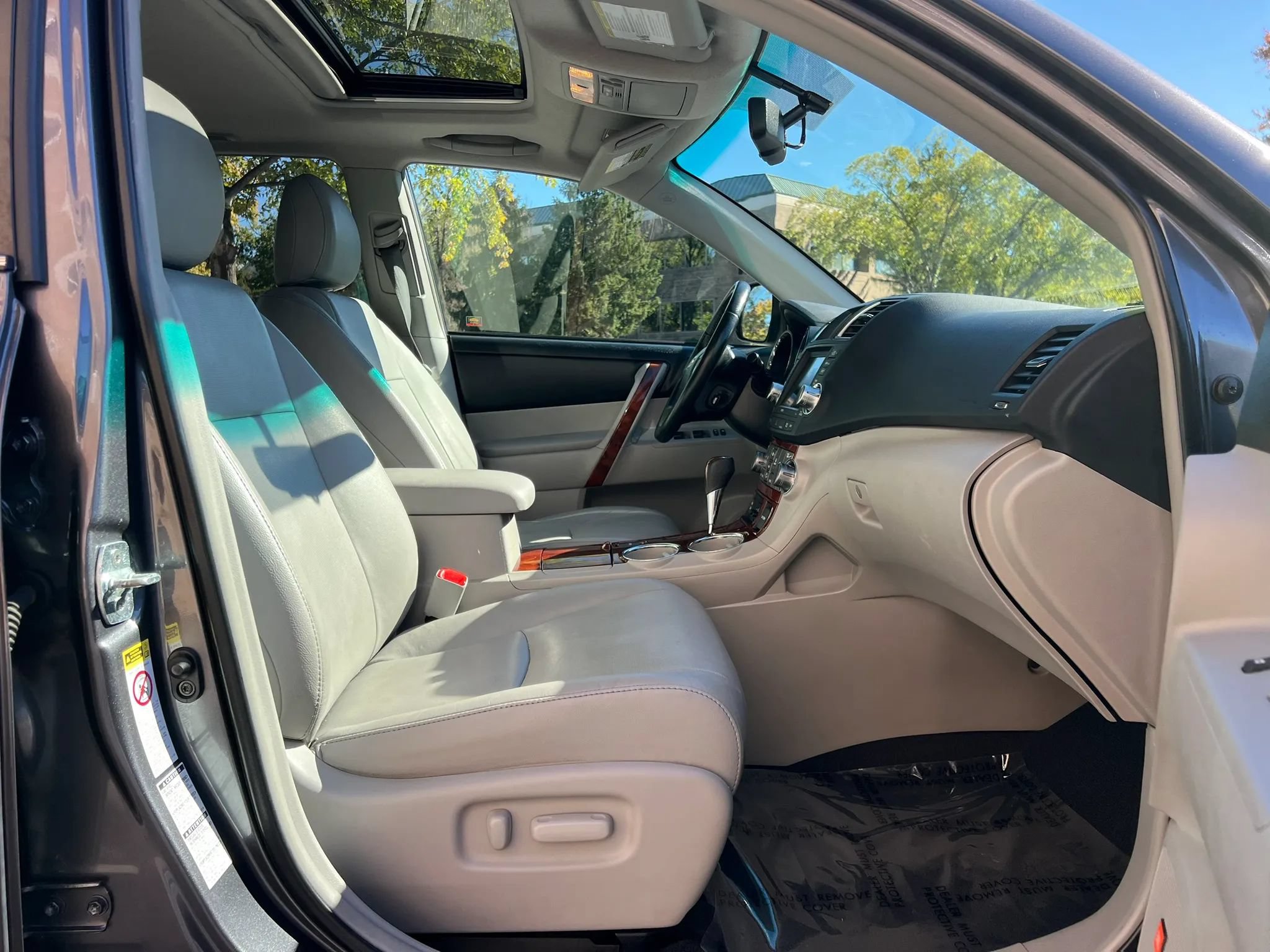 Used 2012 Toyota Highlander Limited w/ Tow Pkg AWD/4WD image 16