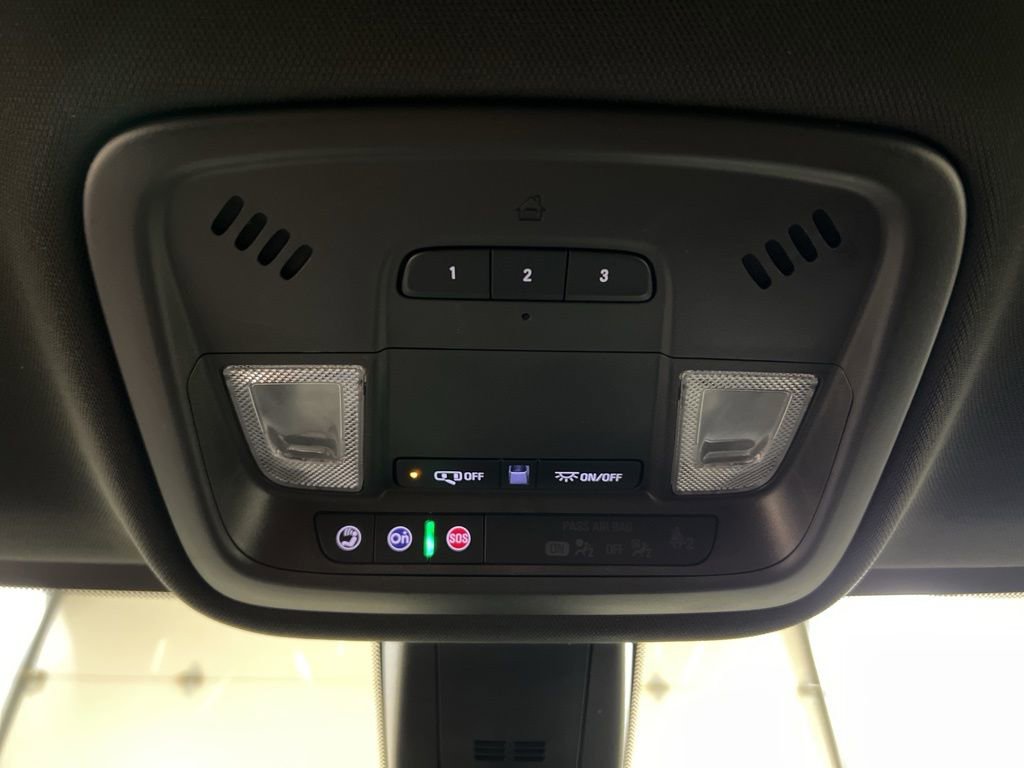 Used 2022 Chevrolet Traverse Premier AWD/4WD image 26