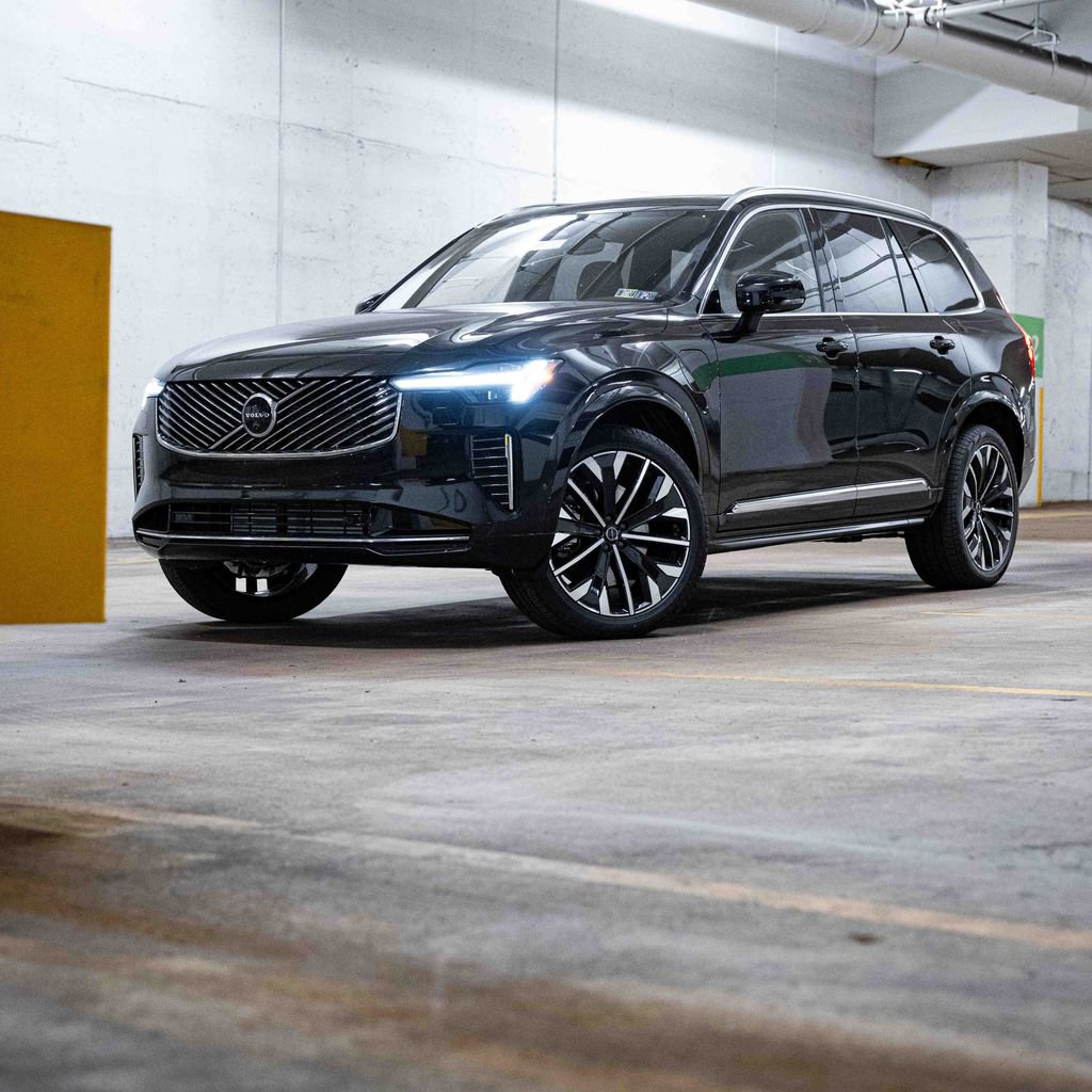 New 2026 Volvo XC90 T8 Plus w/ Protection Package Premier