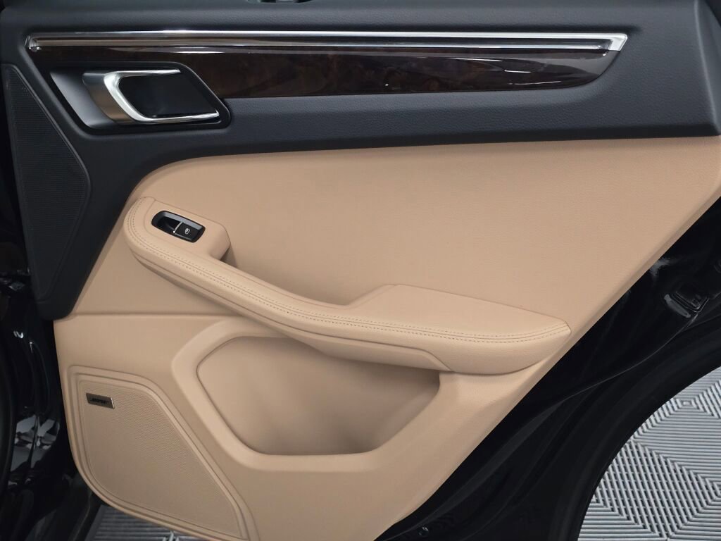 Certified 2025 Porsche Macan image 26