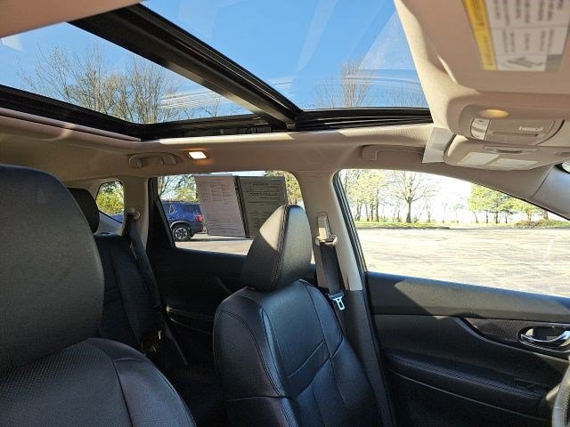 Used 2016 Nissan Rogue SL w/ SL Premium Package AWD/4WD image 12